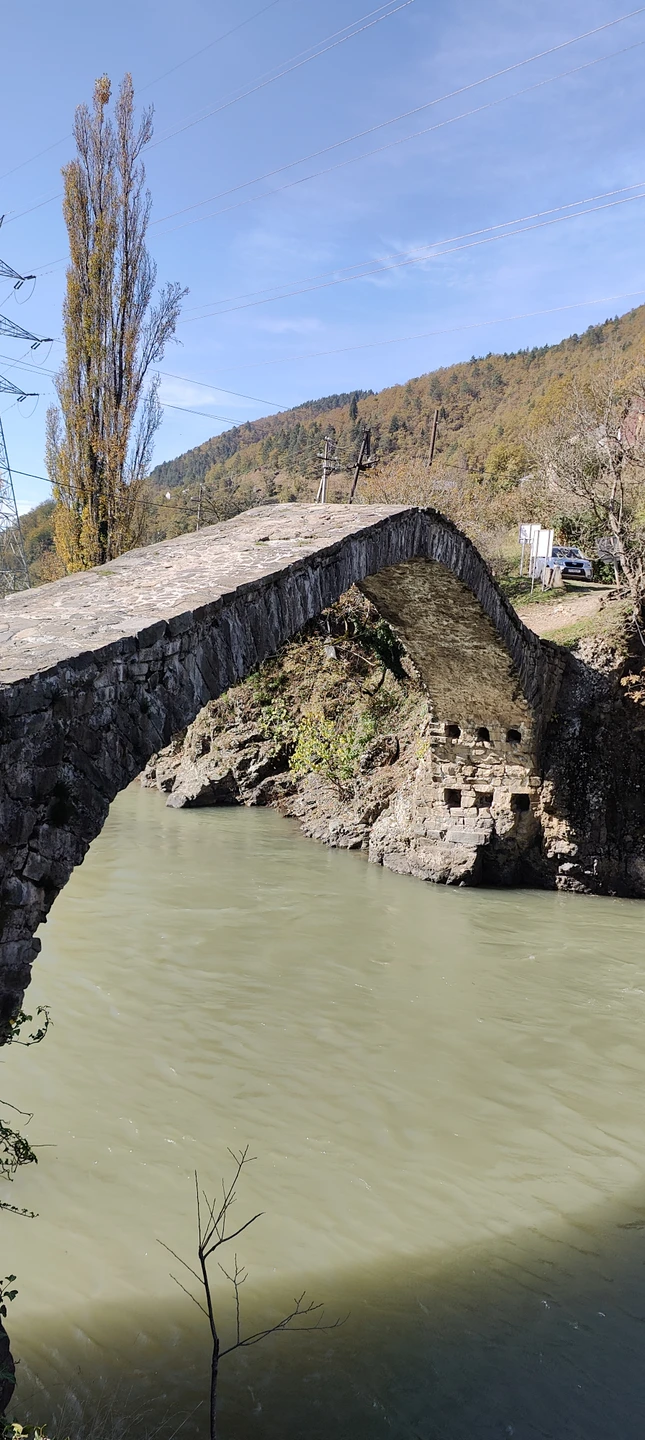 Ездили в тур «Прикосновение к облакам» — и пусть облаков в тот день не было, красота гор всё равно захватывала дух