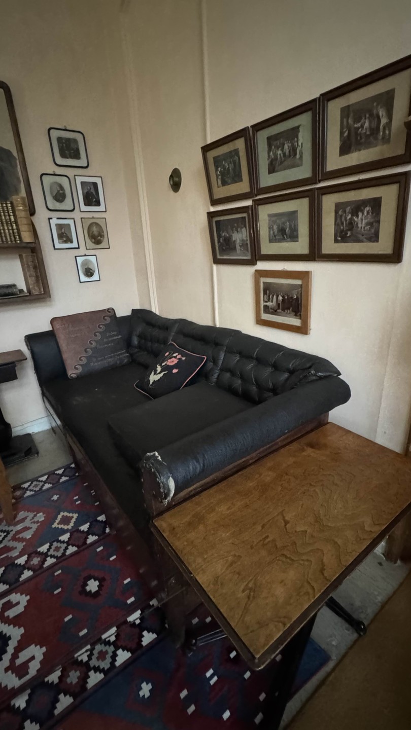 Под сильным впечатлением от экскурсии в Ясную поляну. Елена очень интересно ведет экскурсию, много библиографической информации