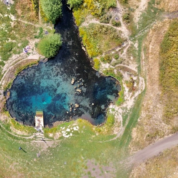 Голубое озеро