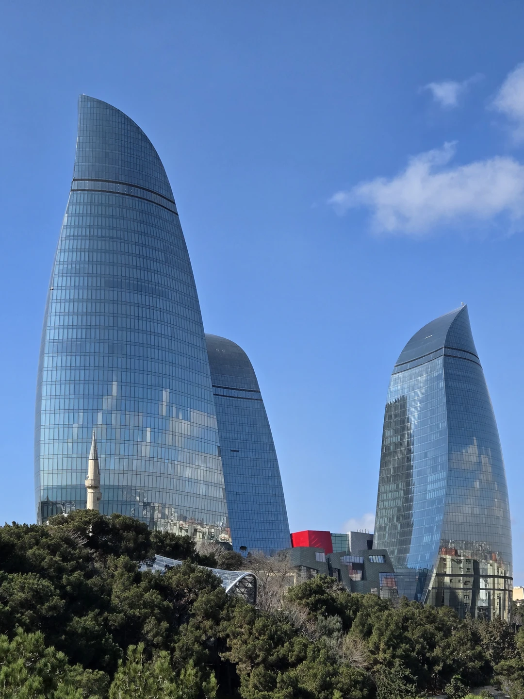 Огромное спасибо за экскурсию! Вел маршрут Рамиль, кореной Бакинец и человек влюблённый в свой город. Было очень интересно и познавательно