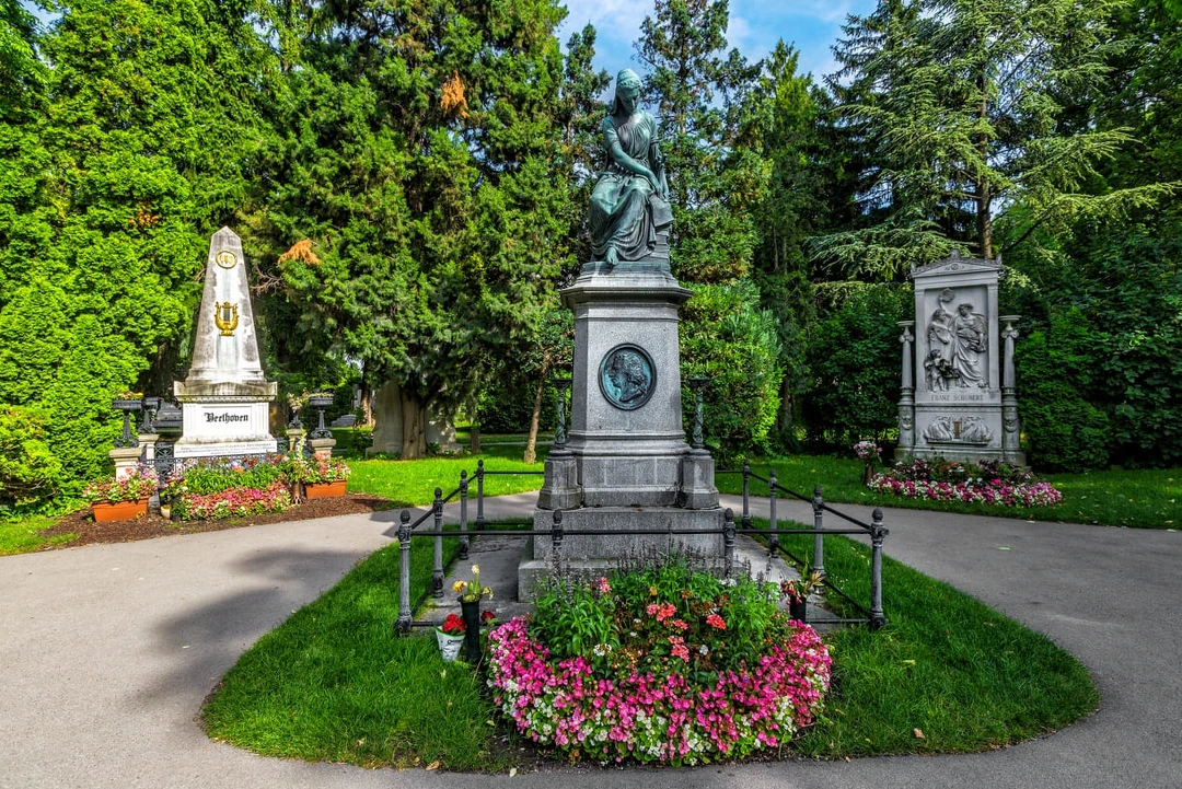 Центральное кладбище в Вене