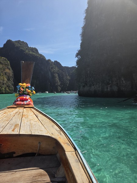 Отлично проведенный день. В шикарнных локациях. Могу сказать точно что если решитесь поехать, не пожалеете. Из