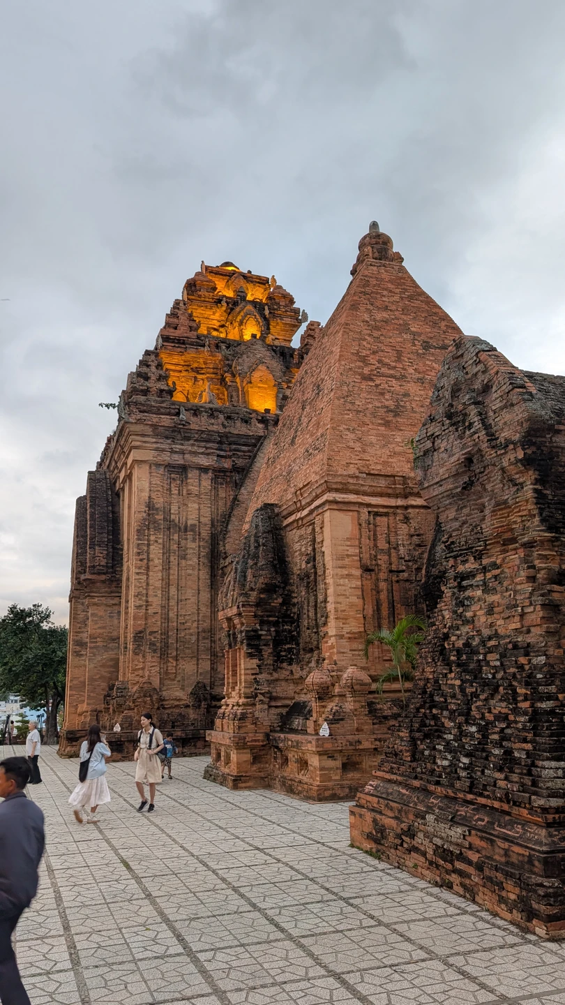 Отличная экскурсия! Спасибо Дмитрию за очень интересный и глубокий рассказ. Мы узнали много нового об истории