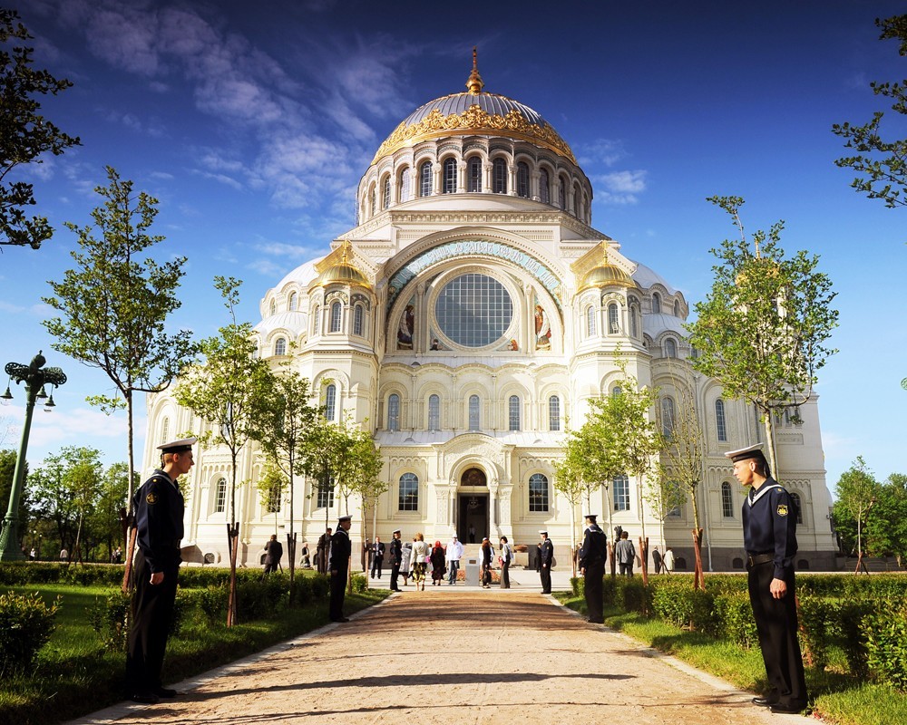 Групповая экскурсия из Петербурга в город-крепость Кронштадт