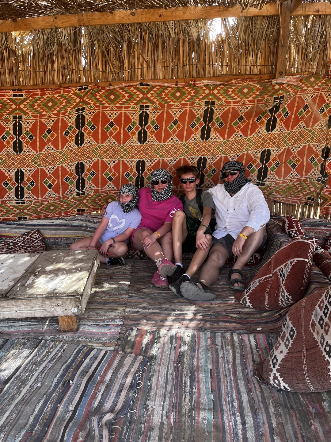 Посетили с детьми, 8 и 13 лет и 2 взрослых эту экскурсию. Это было столько положительных