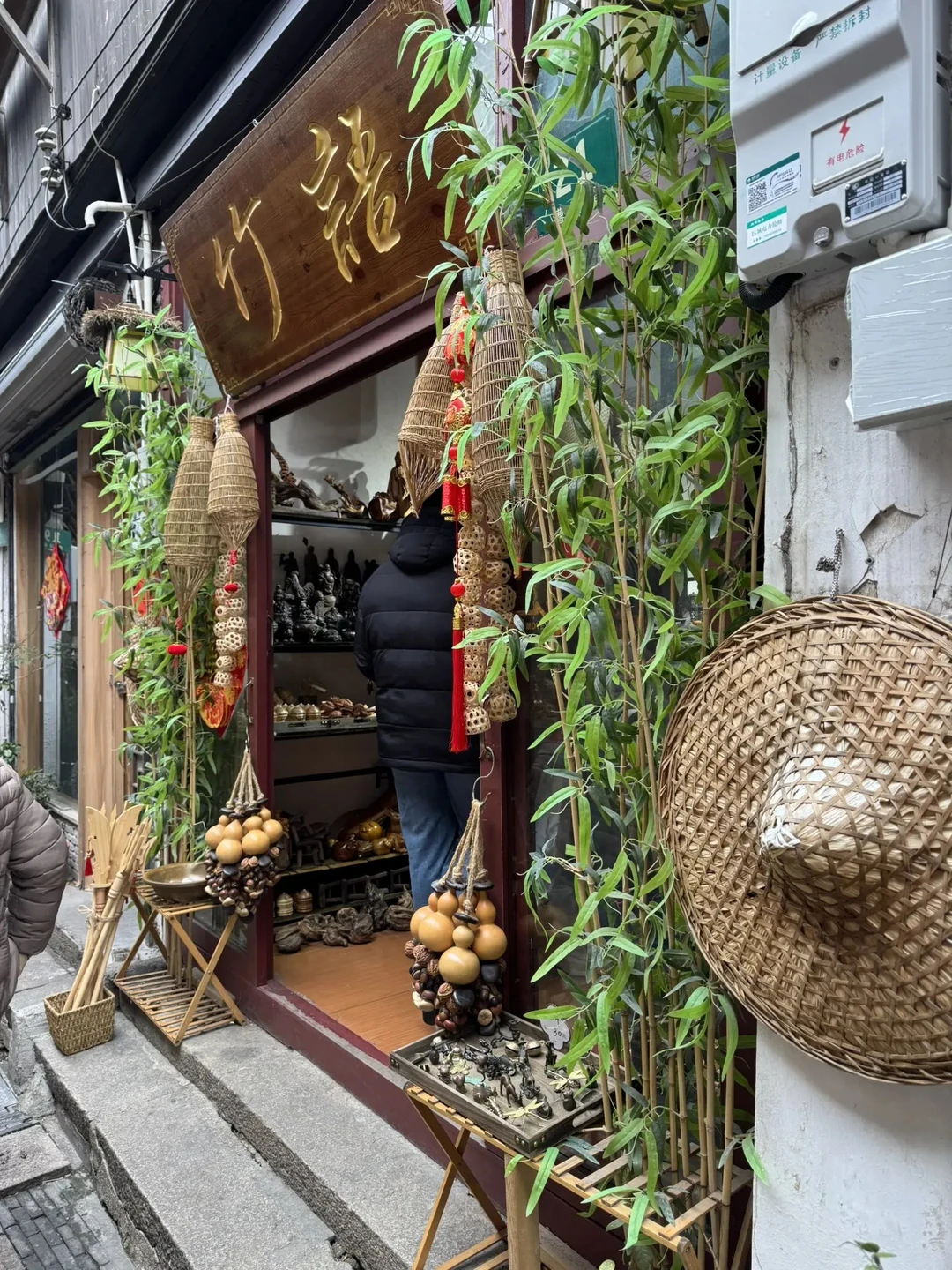 Провели чудесный день, гид была позитивная, любезная и очень грамотная в профессиональном плане. Экскурсия началась сразу