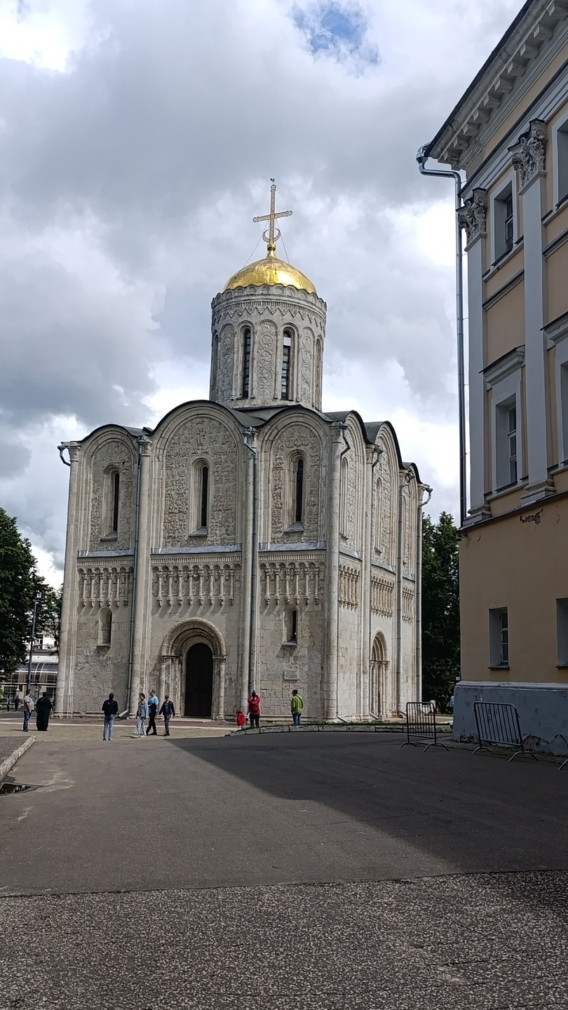 Владимир имеет коласальный багаж знаний по истории Своего края и города. очень хорошая экскурсия. Спасибо, всё понравилось