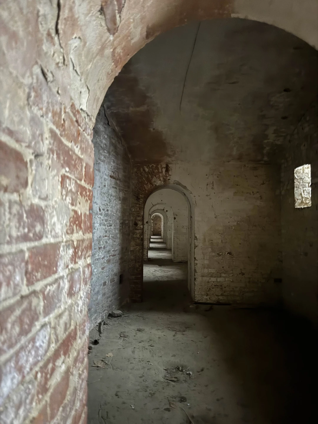 Очень познавательная экскурсия, не «прилизанная» музейная, а «так как есть». Огромное спасибо Максиму, видно, что очень