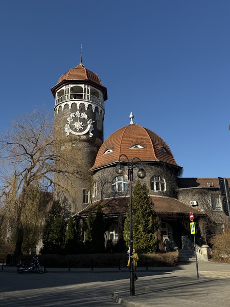 очень интересная и познавательная экскурсия. экскурсовод Надежда очень увлекательно и подробно рассказывает помимо исторических данных, различные