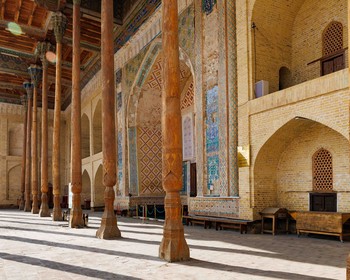 Крепость Арк, кукольный музей, дворец Ситораи Мохи-Хоса