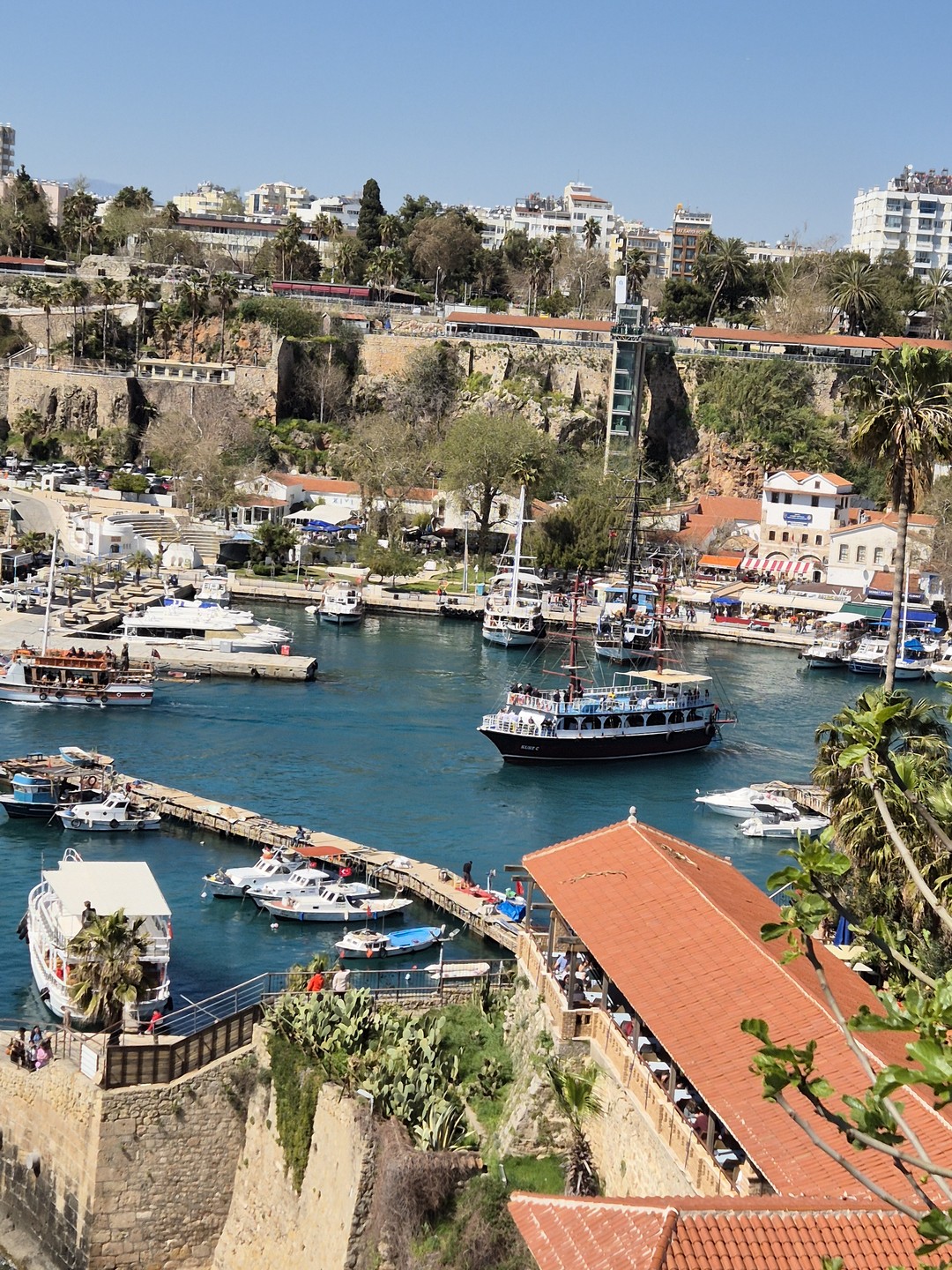 Добрый день, невероятно рады, что попалась реклама трипстера перед путешествием и мы здесь выбрали именно Викторию.