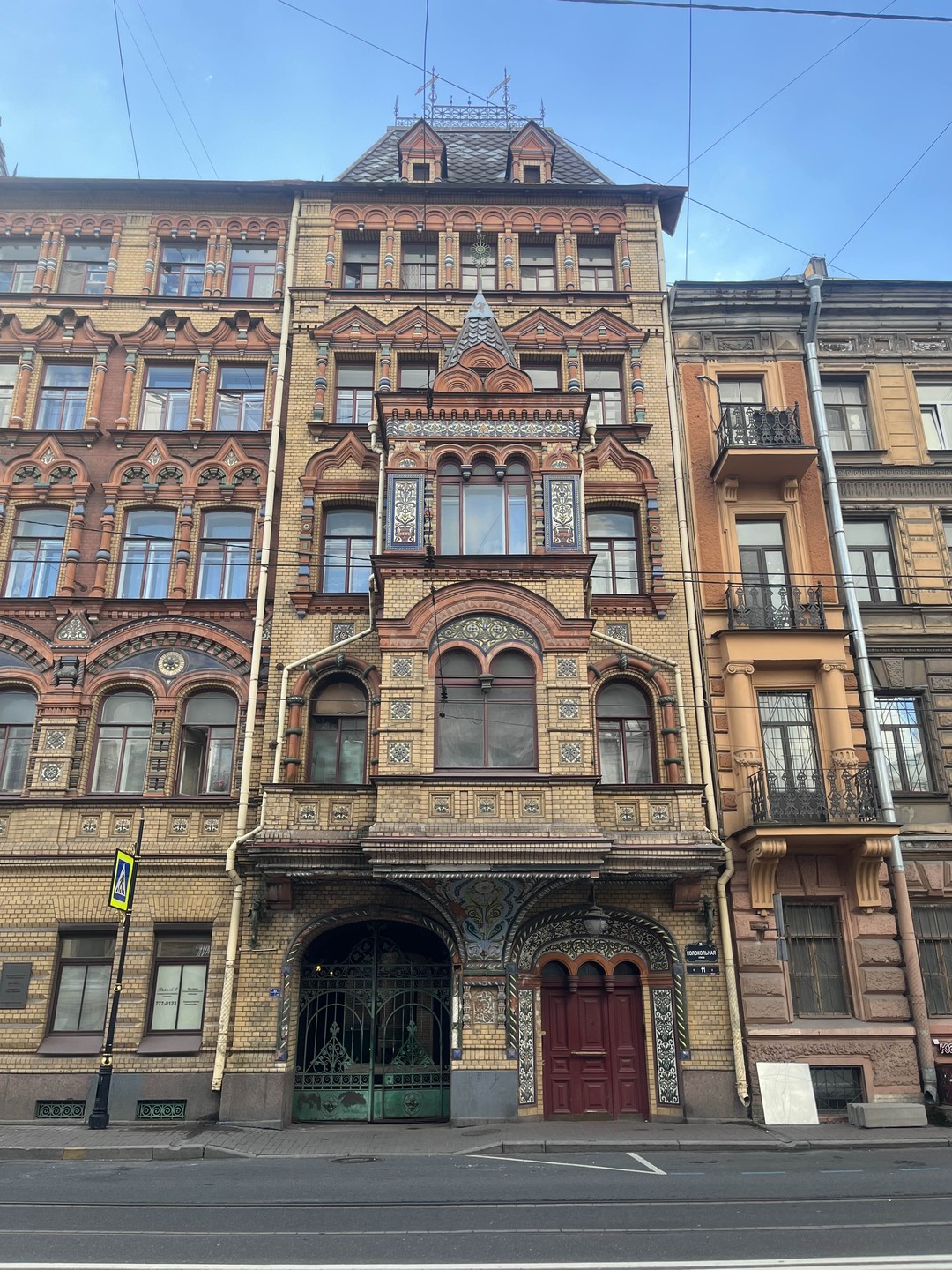 Питерский лайфстайл: по старинным парадным и дворам-колодцам доходных домов (Сания)