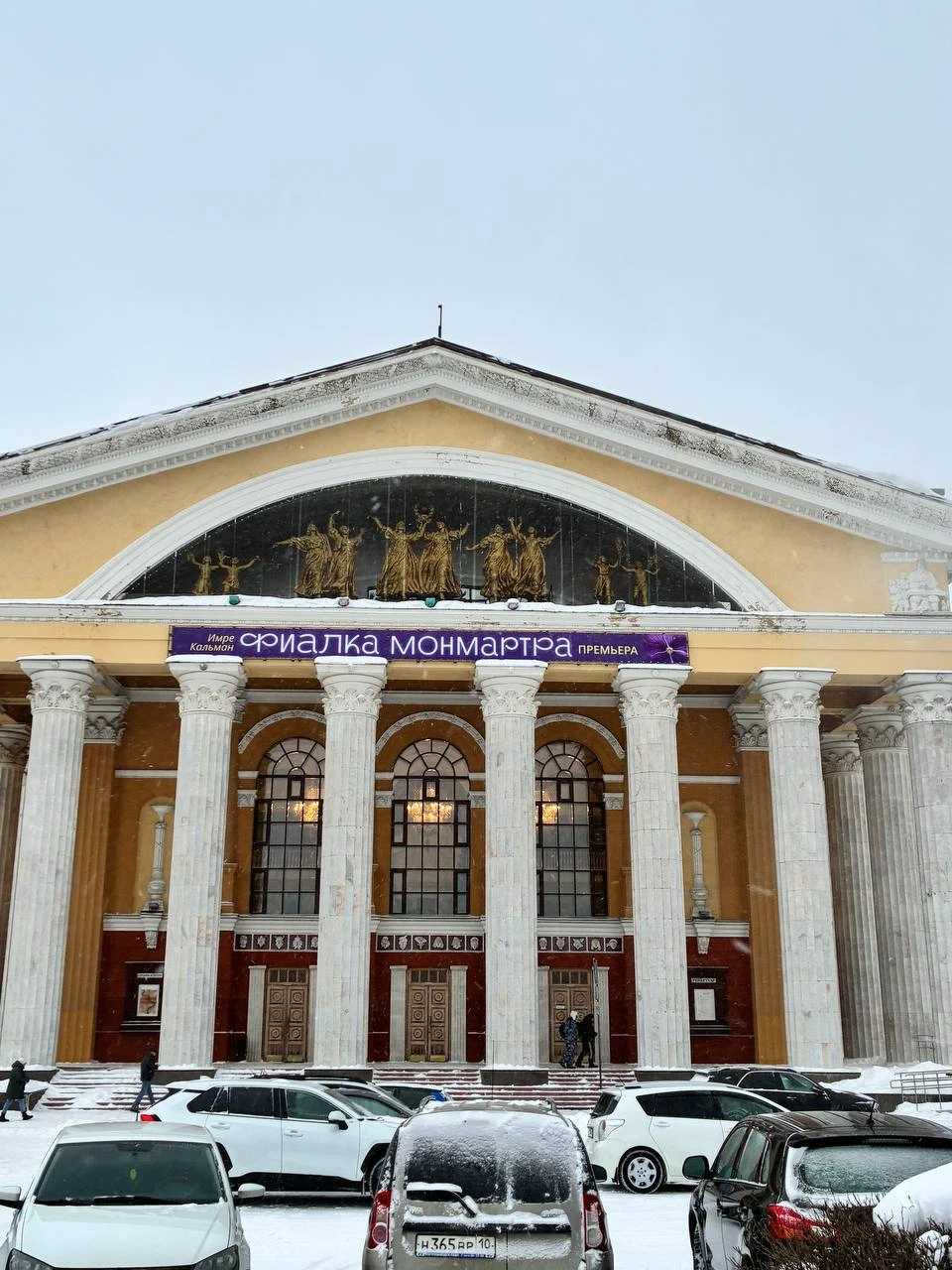 у нас гидом был Артём, прекрасный молодой человек, который знает и любит свое дело. адаптировали день