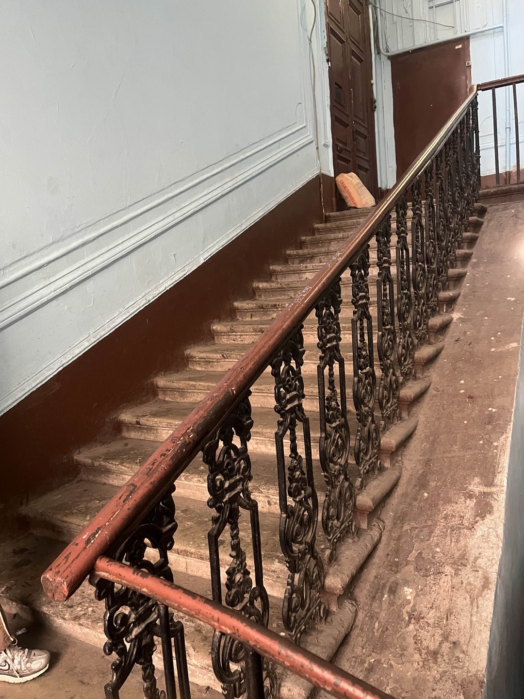 Питерский лайфстайл: по старинным парадным и дворам-колодцам доходных домов (Сания)