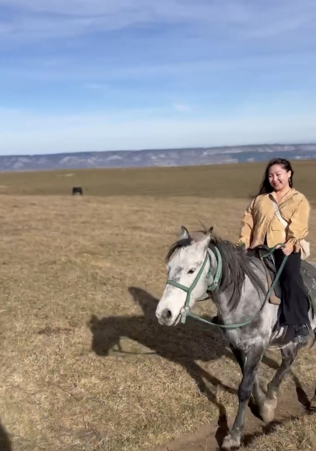 Это была самая восхитительная прогулка, непередаваемо, а какие виды🏔️🏔️⛰️⛰️ 😍😍😍😍 мой красавец Чалый, уже скучаю 🥲🥰