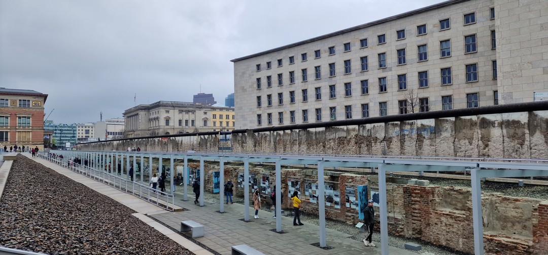 По обе стороны баррикад: пешая прогулка по Берлину (Макс)