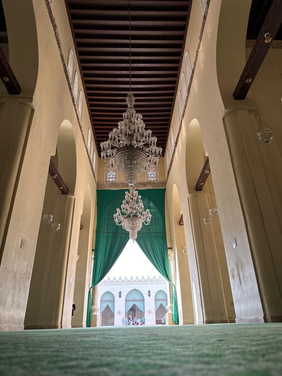 Саид и Шариф заслуживают отдельной благодарности за экскурсии, проведенные с истинной теплотой и вниманием. Как опытный