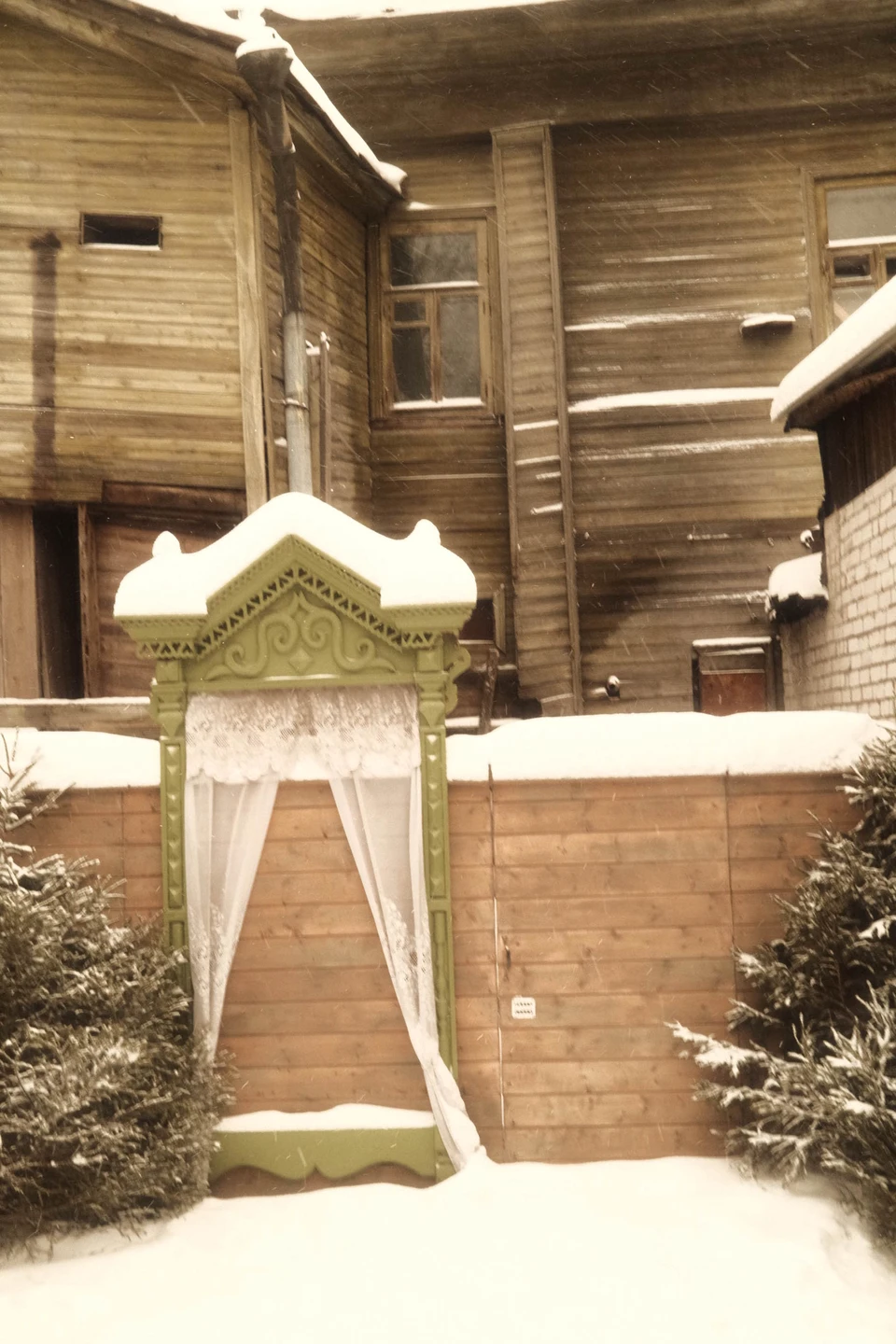 Другой Нижний: непарадные улицы, деревянные кварталы, стрит-арт (Андрей)