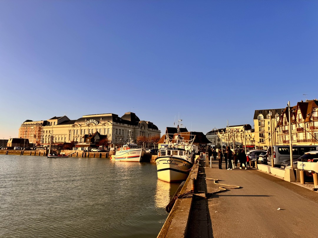 Отличная экскурсия - посетили Руан, Онфлёр, Трувиль и Довиль, а также проехали по деревенькам. Индивидуальная экскурсия