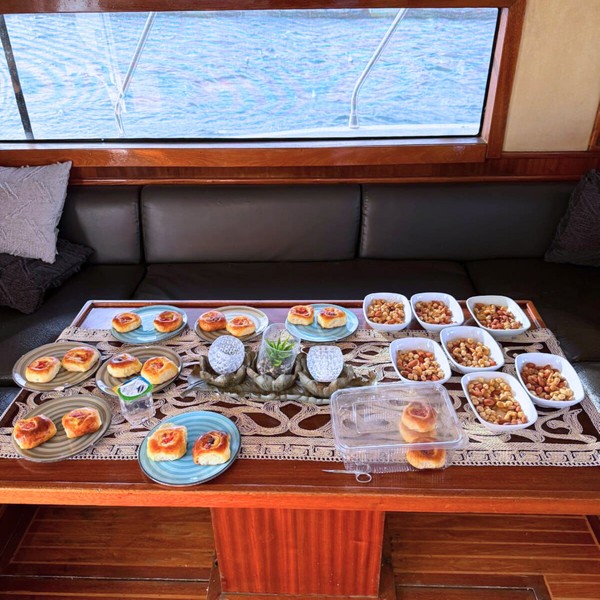 Виды Утренняя прогулка на яхте по Босфору — с завтраком