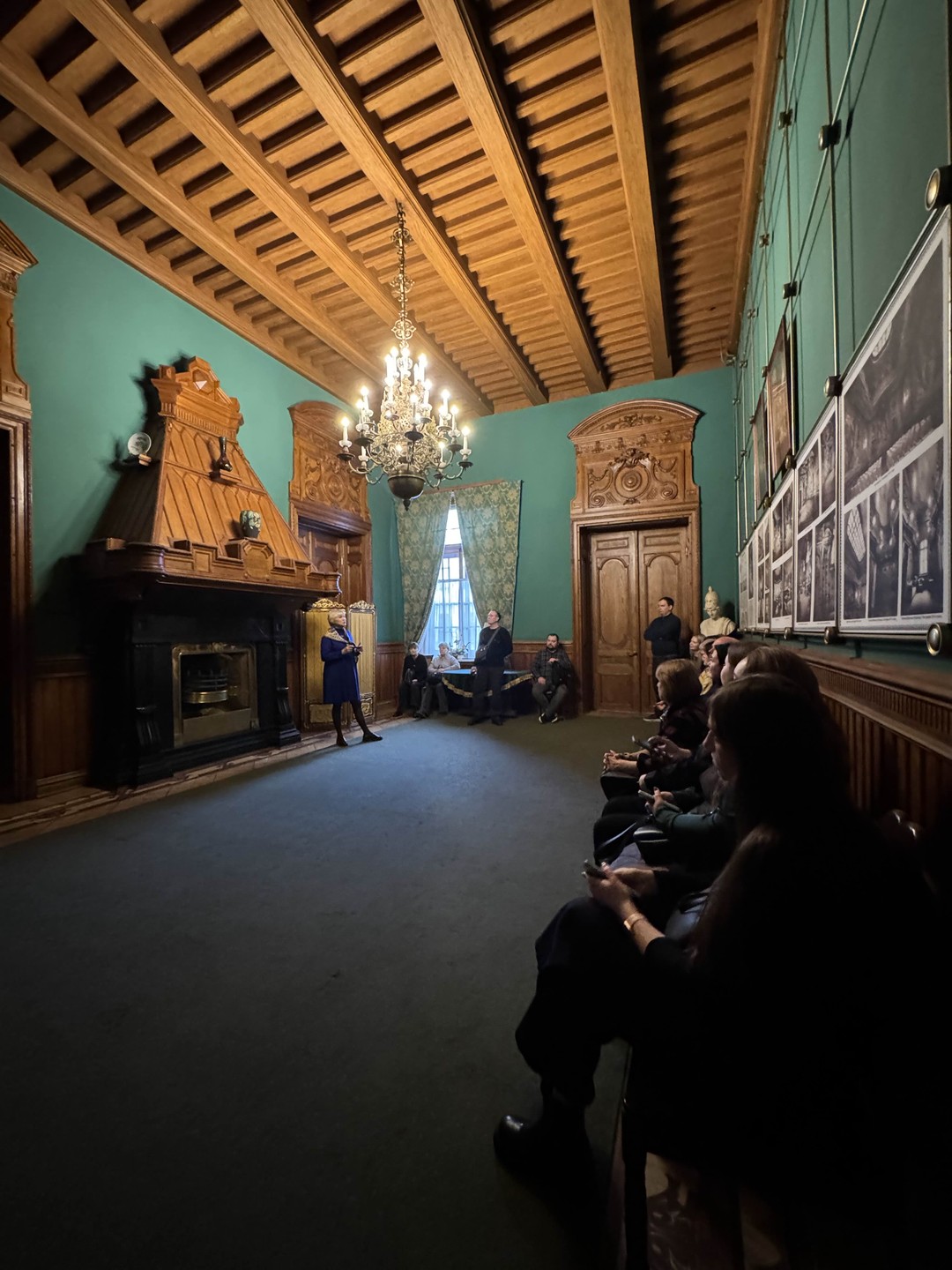 За ничем не примечательными фасадами казалось обычного дома скрыта жемчужина архитектурной мысли, подлинные уникальные интерьеры и