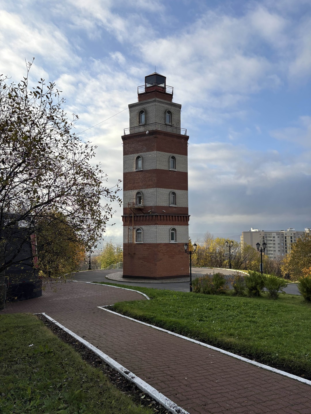 Шикарно, рекомендуем! Экскурсия нам очень понравилась. За 4 часа успели посетить все основные локации Мурманска и