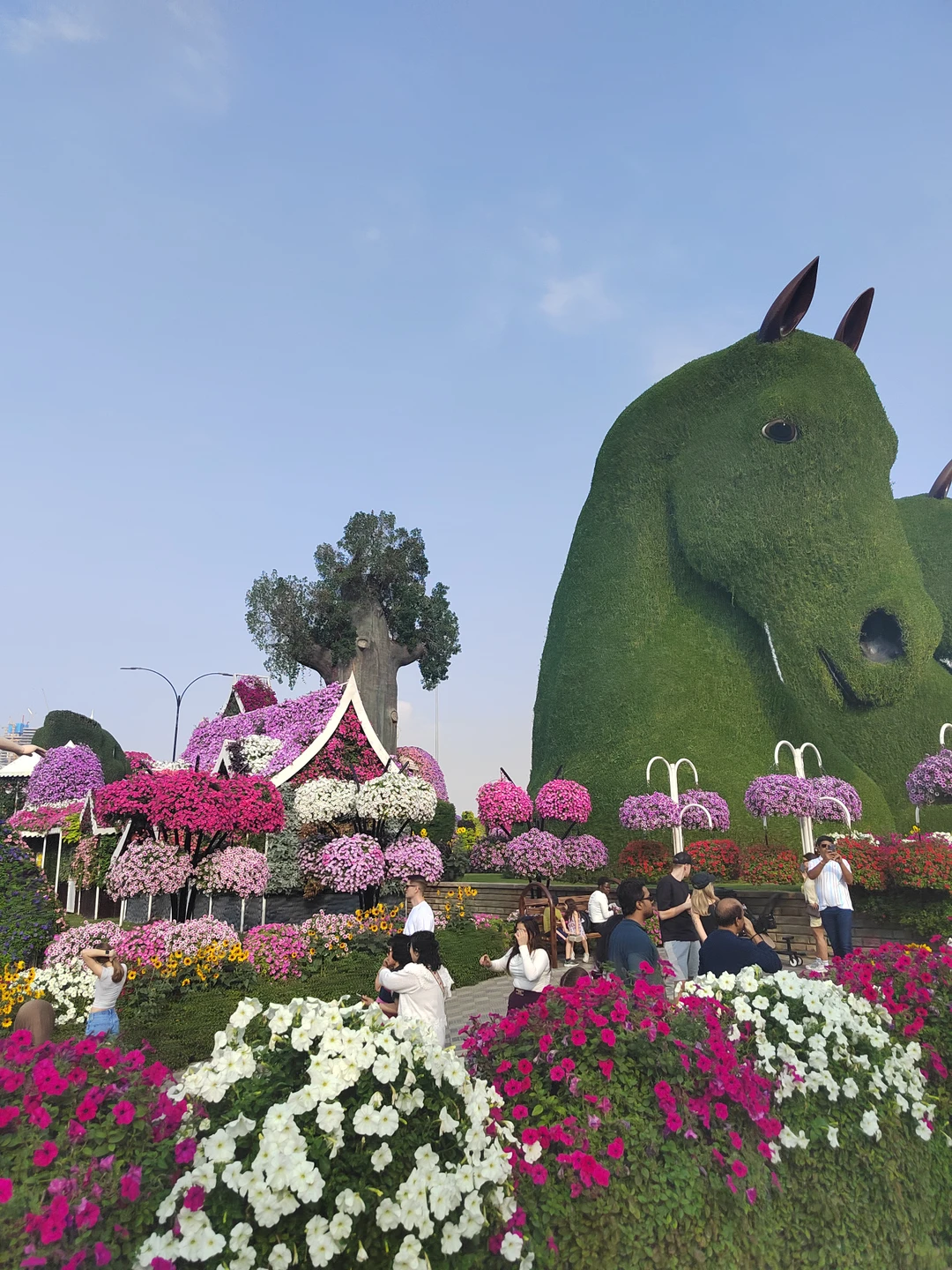 Экскурсия по Дубаю прошла безупречно, нам очень понравилось, гид Азиз был очень вежливым и добрым. У