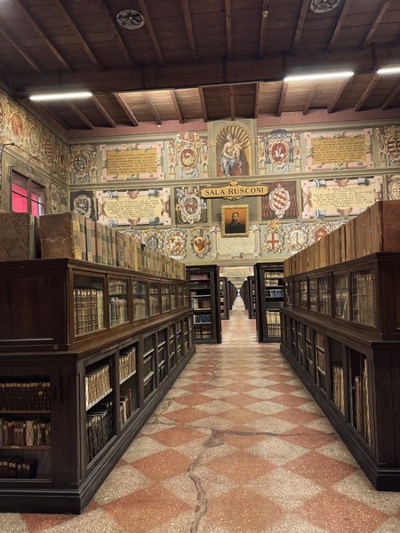 Проездом заскочили в Болонью на 1 день. Очень хотелось познакомиться с историей города, посетить самые значимые