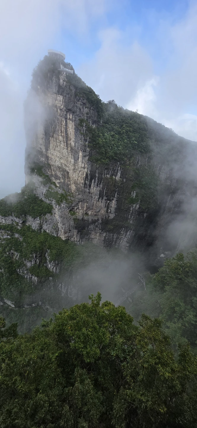 Были с гидом Машей,имя китайского не знаю, все было неплохо милая девушка,встретила водила по маршруту по