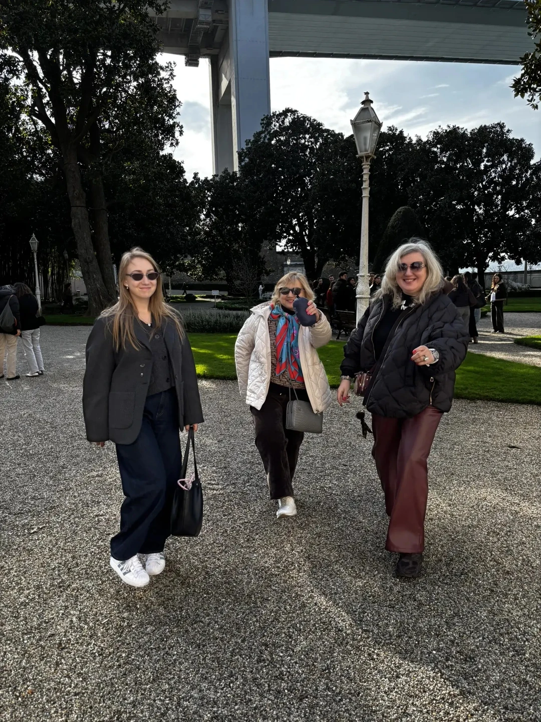 Добрый день! Экскурсия понравилась. Я выбирала именно автомобильно-пешеходную экскурсию. Легкая прогулка с рассказом о местах посещения