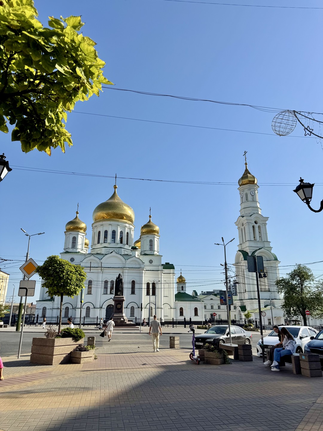 Интересно было послушать об истории города, его развития, о важных людях в судьбе Ростова. В процессе