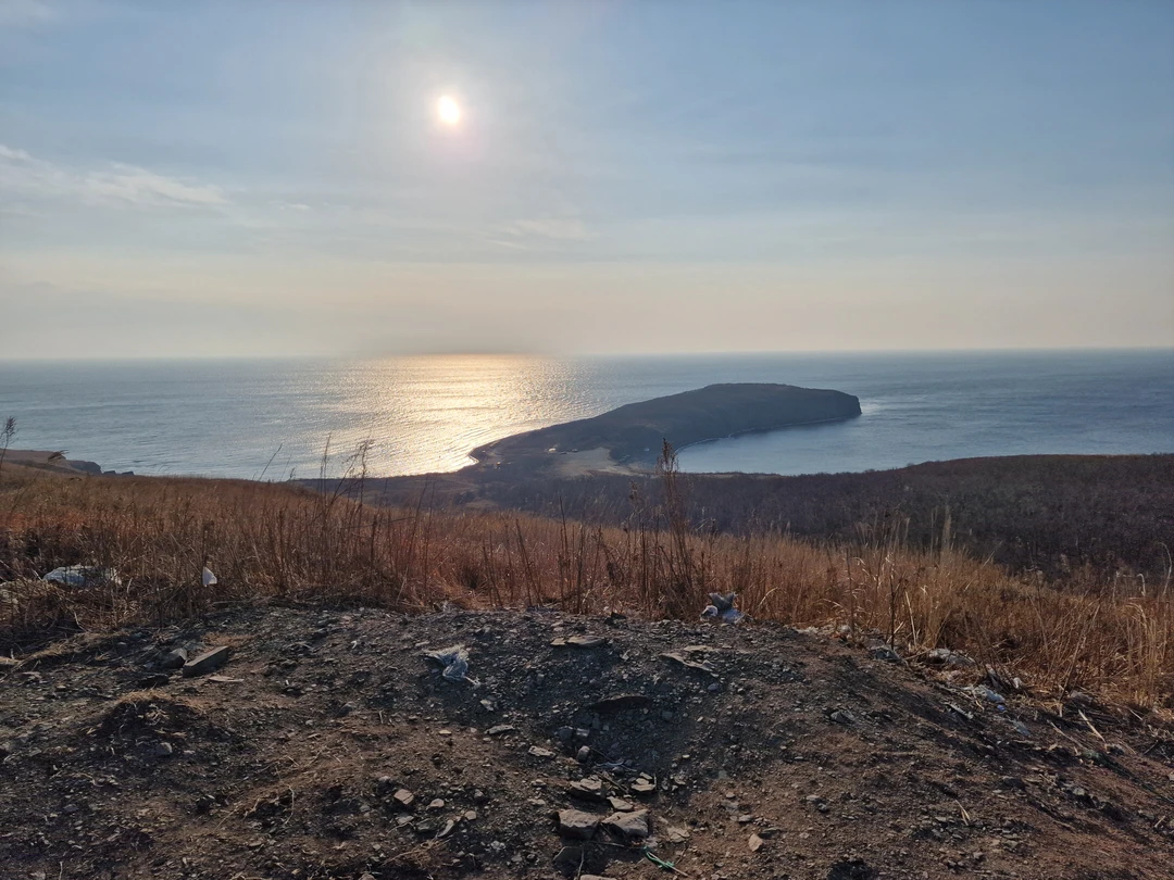 Благодарим за экскурсию) Прилетели не готовые к холодам, Антон дал свою куртку) Места красивые, собака милашка)