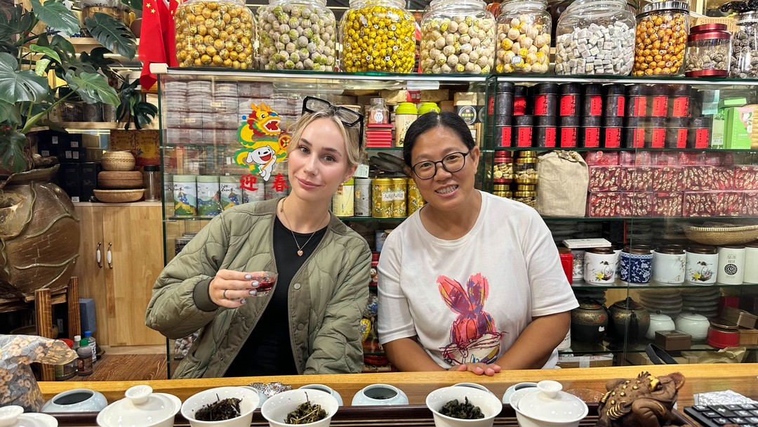 Цзин просто замечательный гид! Начну с того, что экскурсия была наполнена огромным количеством полезной информации, Цзин