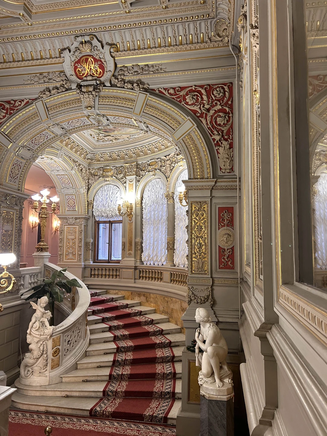 Групповая экскурсия по дворцу Великого князя Владимира Александровича (Диана)