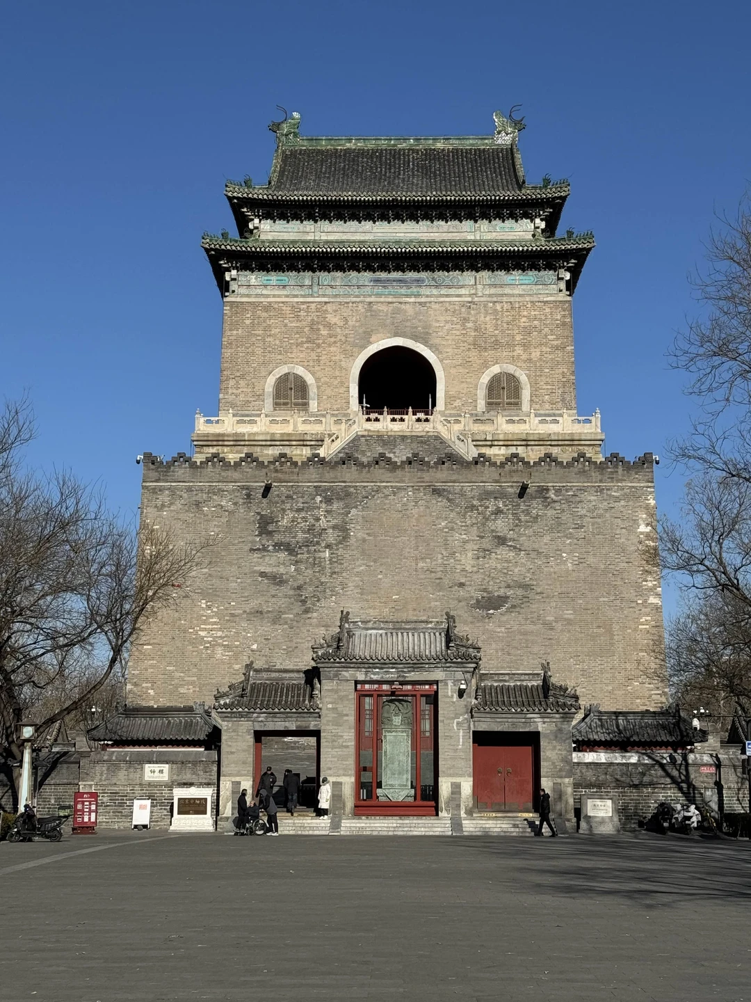 Виктор провел интересную экскурсию и предоставил много полезной информации, что нам, первый раз прибывшим в Китай туристам, было очень полезно!