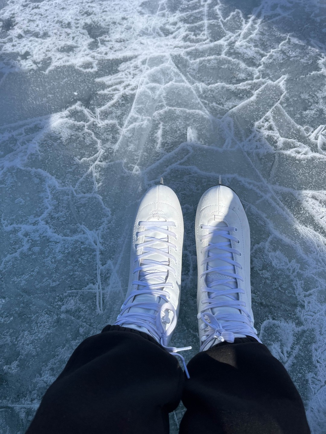 Сначала думала, что экскурсия отличная, но через три дня выезжали на Ольхон другой компанией. Гид выбирал