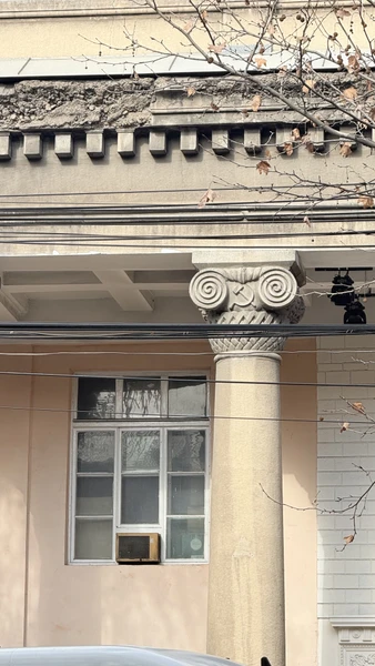 прекрасное знание материала. Очень вежливый и интеллегентный экскурсовод