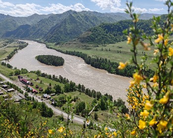 Прогулка к водопадам, горные реки и остров-скала