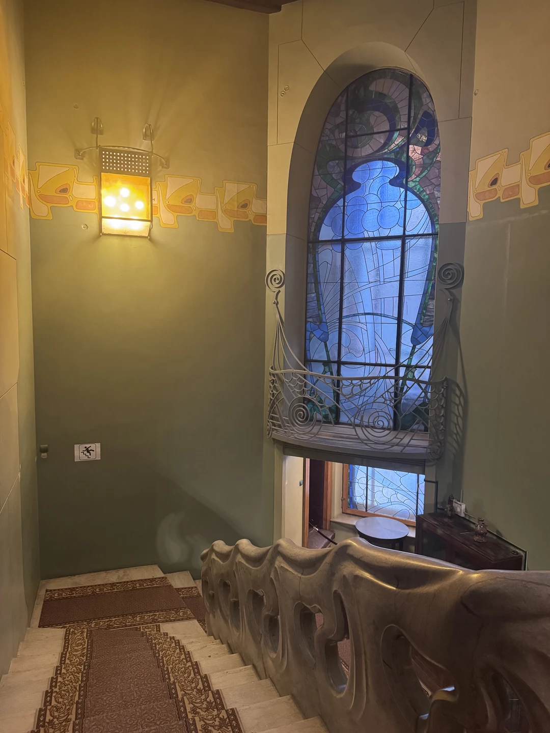 Перед Новым годом нам с мужем удалось попасть на замечательную экскурсию в невероятно красивый и атмосферный особняк Рябушинского