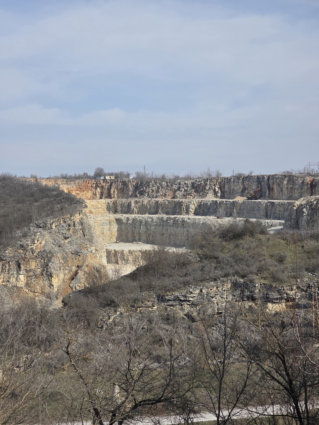 Прекрасное сопровождение! Долгая поездка была комфортной. Вам предложат "зеленые остановки", есть вода в машине для каждого