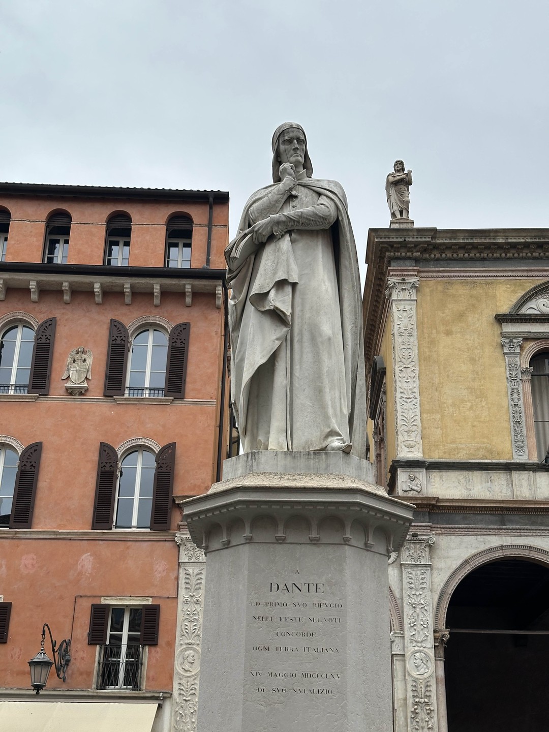 Прекрасная экскурсия с Евгением, его приятный акцент, тонкий юмор и нестандартный взгляд на родной город украсили