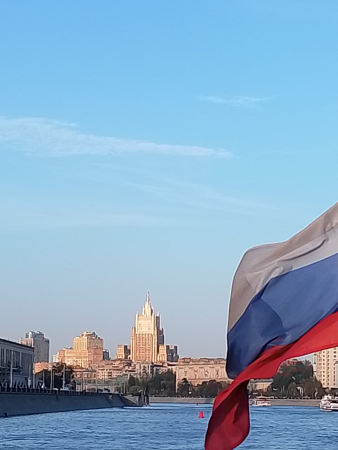 Речная прогулка по центру Москвы от причала "Киевский" до парка "Зарядье" (анна)