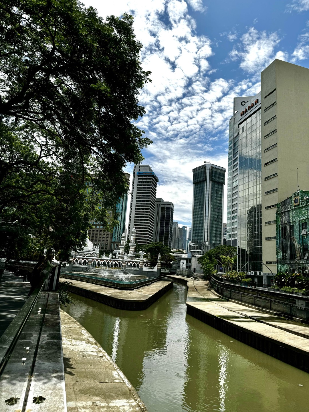 Илья действительно знает и любит свою работу, любезно нас фотографировал и помогал по всем вопросам, даже после экскурсии 🙌🏻