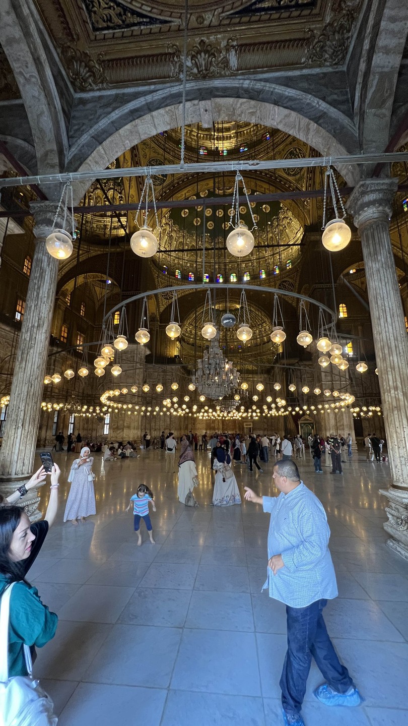 Программа получилась очень насыщенная, столько всего успели посмотреть, очень круто, гида рекомендуем, он постоянно шутит, и