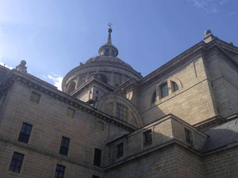 Из Мадрида - в монастырь Эскориал (на автобусе или арендованном транспорте)