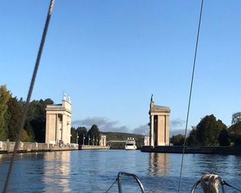 Начало путешествия по Иваньковскому водохранилищу, затопленный город и прибытие в Дубну