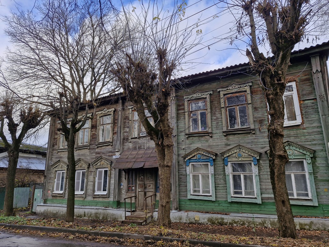 Чудесная экскурсия для любителей деревянного зодчества, да и в целом старинной архитектуры, истории и душевных прогулок