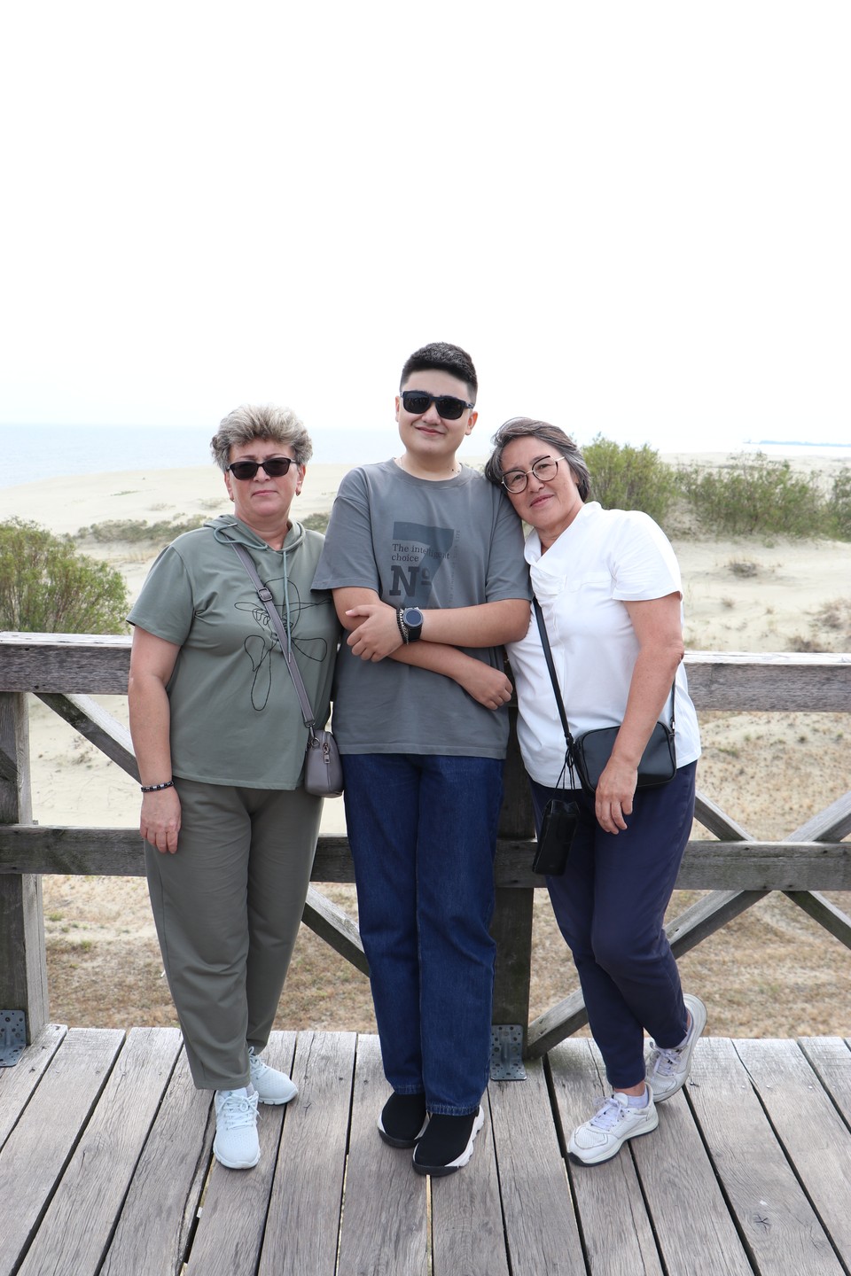 Экскурсия получилась невероятной, по дороге из центра Калининграда до Куршской косы Артём, плавно управляя автомобилем, провел