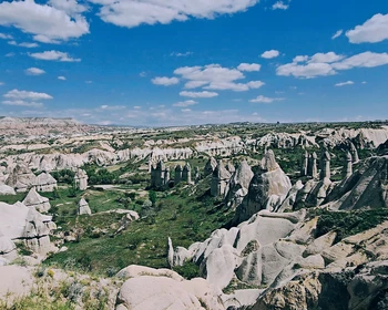 Переезд в Каппадокию, подземный город, долины Голубей и Воображения, Учхисар
