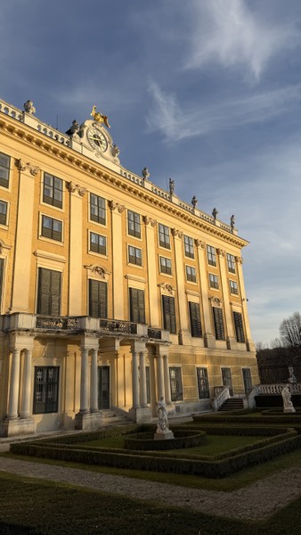 Мы посетили Шенбрунн в сопровождении Елены, и это было лучшим решением! Елена прекрасный экскурсовод, очень интресно